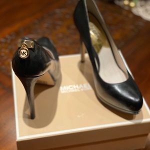 Michael Kors Hamilton Pump